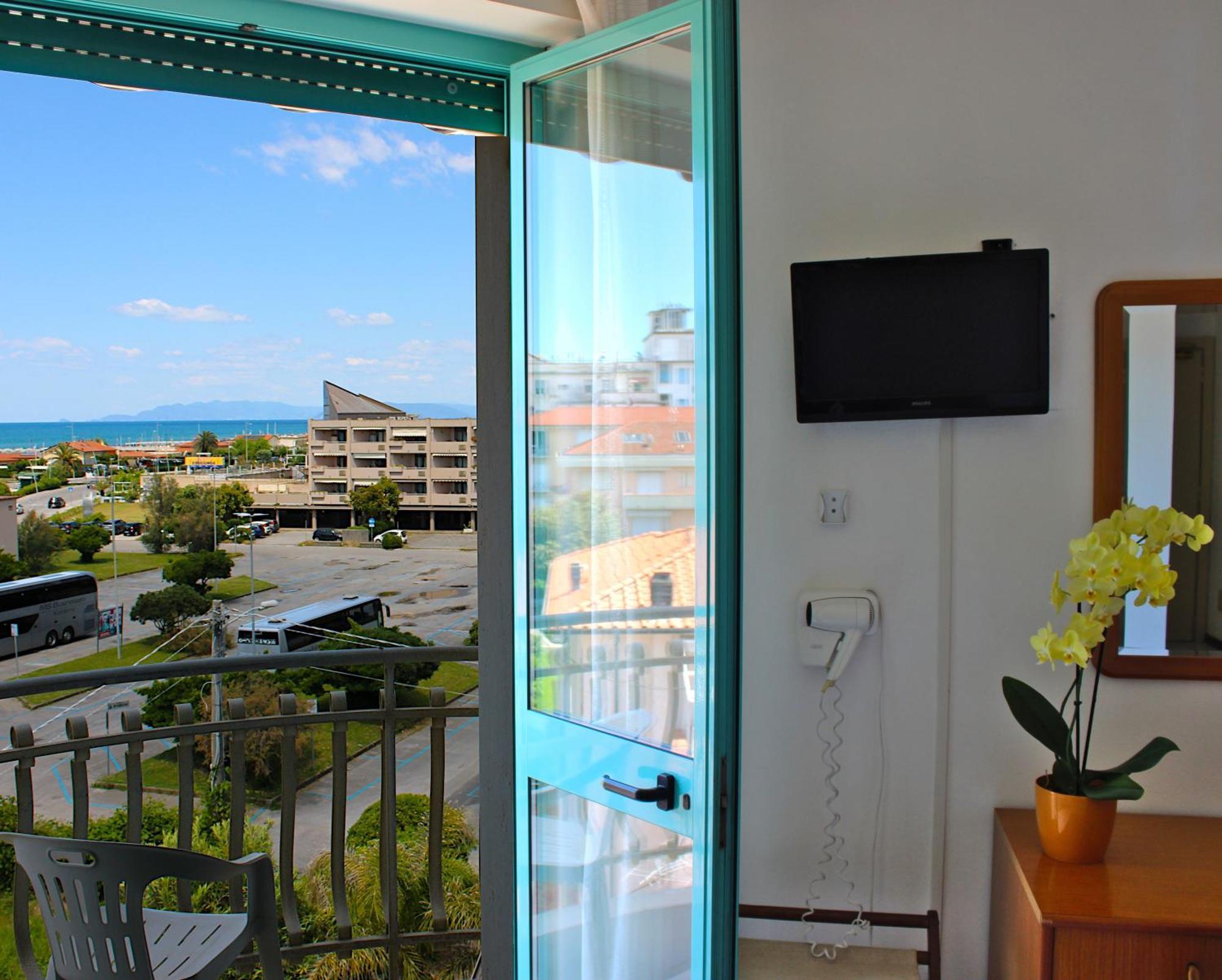 Hotel Puccinelli Lido di Camaiore Exterior photo